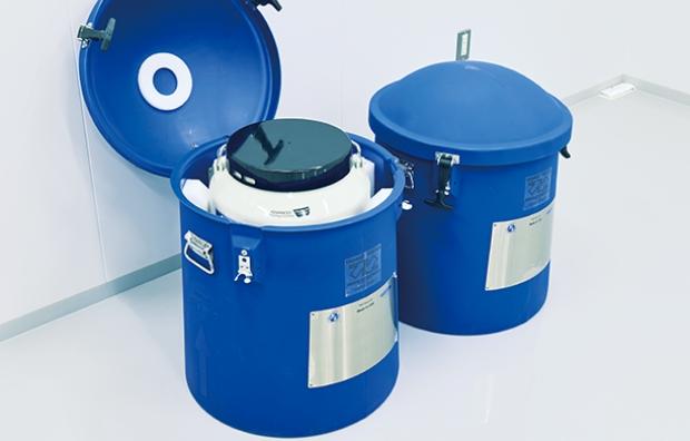 Transport container using liquid nitrogen Dry shipper