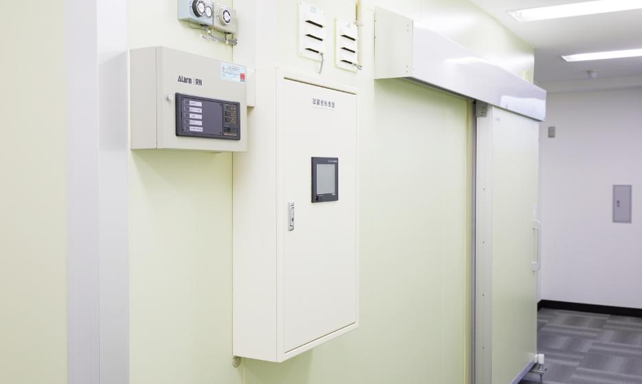 Thermostatic laboratory with working range from -10℃ to 50℃. Validation can also be conducted under various assumed outside temperatures